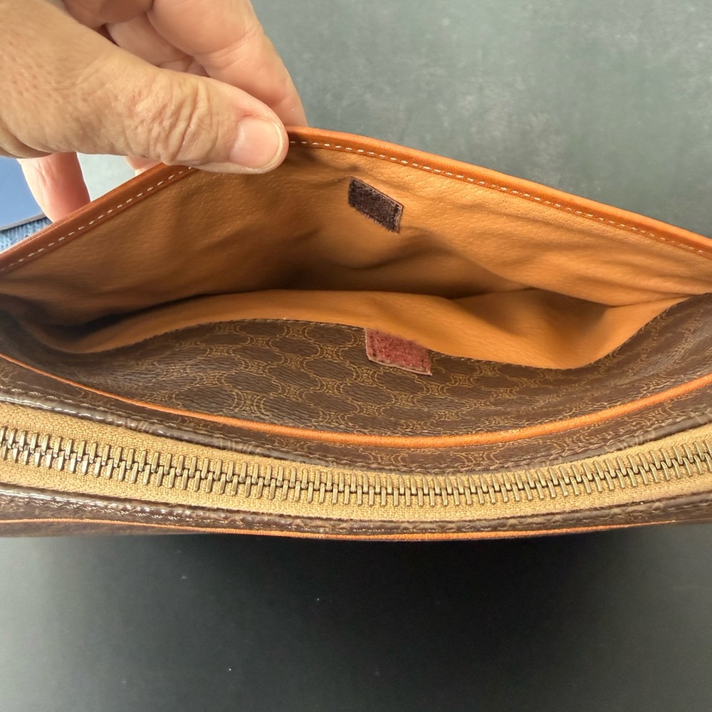 Celine signature pouch - Picture 6 of 8